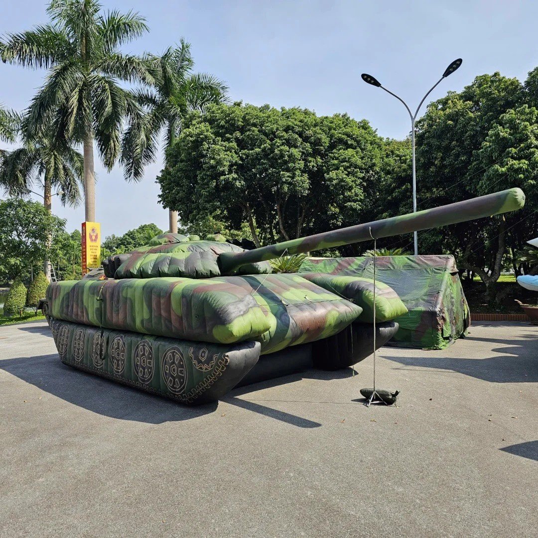 Green camouflage inflatable tank model with a long barrel